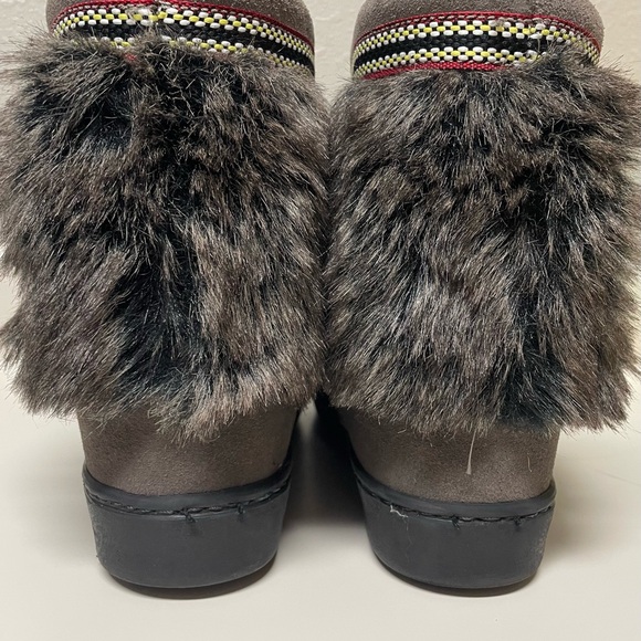 Minnetonka size 8 Grey suede beaded ankle boot - Picture 4 of 5